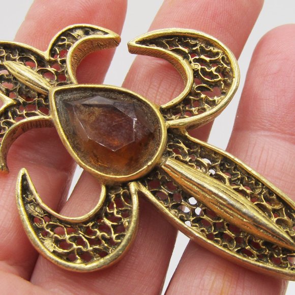 Vintage Fleur De Lis Brooch Gold Tone Amber Glass Stone - Picture 1 of 4